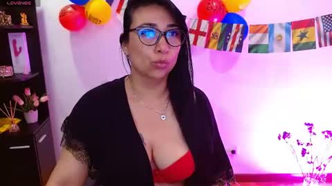 Snapshot of karime_lee chatting on 06.23.26 karime lee online show from 06.23.26