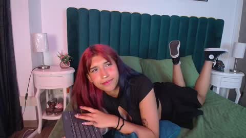 Snapshot of karin_ks chatting on 02.14.25 Karina online show from 02.14.25