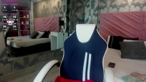 Snapshot of karin_ks chatting on 09.30.25 Karina online show from 09.30.25