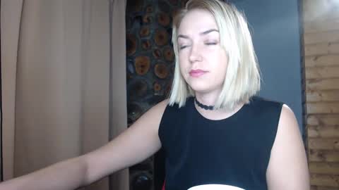 Snapshot of karina_fun chatting on 01.17.25 karina online show from 01.17.25