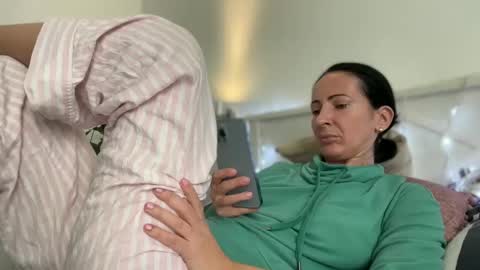 Snapshot of karinablair chatting on 01.12.25 Karina online show from 01.12.25