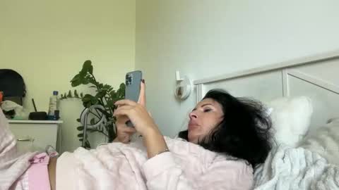 Snapshot of karinablair chatting on 10.11.25 Karina online show from 10.11.25