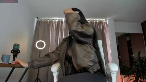 Snapshot of karinnixx chatting on 02.12.26 Karin online show from 02.12.26