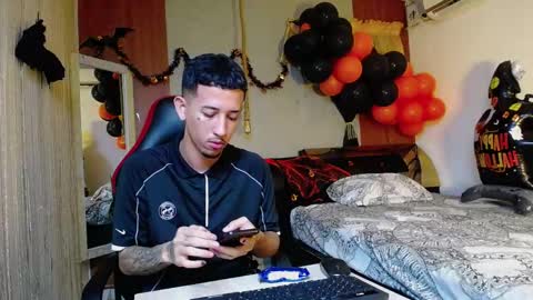 Snapshot of karl_kalvin chatting on 11.02.25 KARLA Y KALVIN online show from 11.02.25