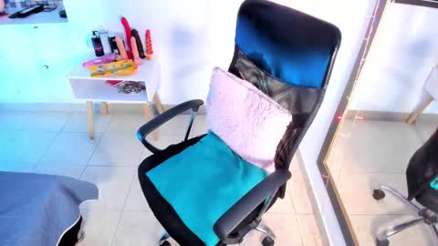 Karla Gonzaless online show from 01.15.26