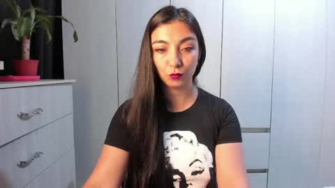 Snapshot of karla_hernandez chatting on 05.21.26 Karla online show from 05.21.26