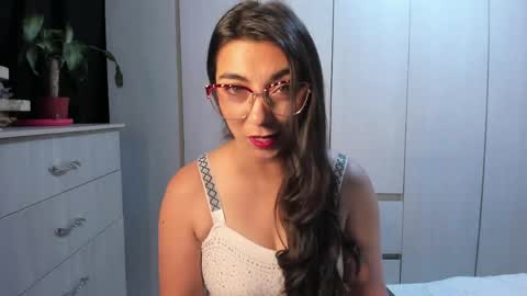 Snapshot of karla_hernandez chatting on 05.27.26 Karla online show from 05.27.26