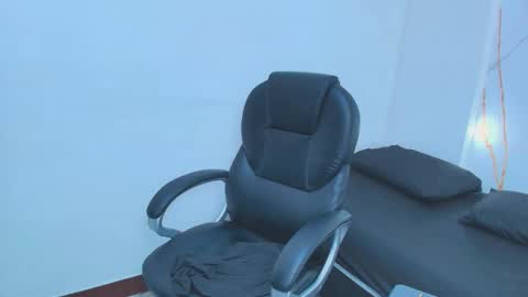 karla_hilton1 online show from 11.20.25