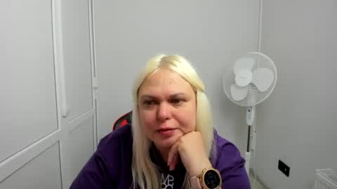 Snapshot of karlagoldd chatting on 07.24.26 Karla online show from 07.24.26