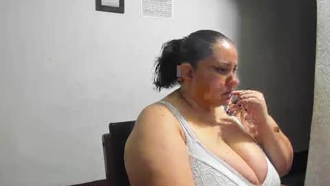 Snapshot of karol103900 chatting on 04.19.26 Karol online show from 04.19.26