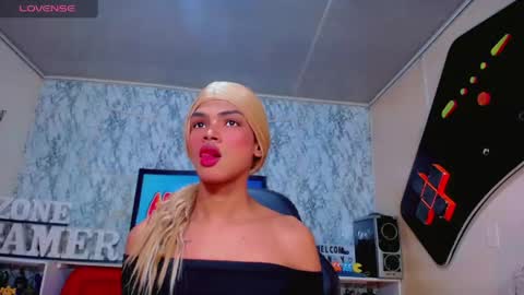 Snapshot of karol_vanessa__ chatting on 05.18.26 karol Vanessa online show from 05.18.26
