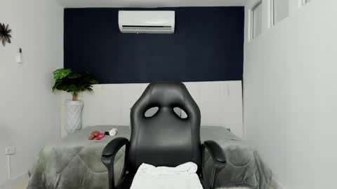 Snapshot of karola_cute_ chatting on 04.13.26 katalina online show from 04.13.26