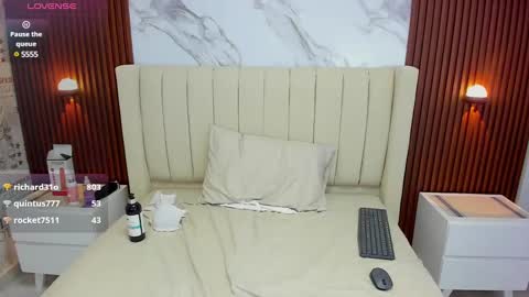 Snapshot of karolandluna chatting on 02.07.25 Karol and Luna online show from 02.07.25