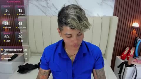 Snapshot of karolandluna chatting on 02.10.25 Karol and Luna online show from 02.10.25