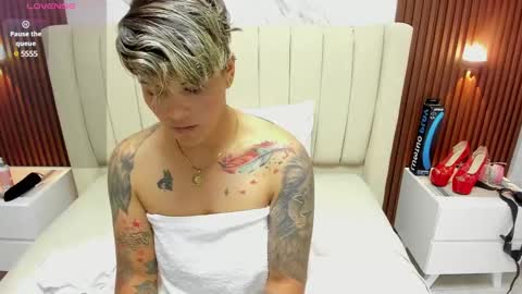 Snapshot of karolandluna chatting on 02.10.25 Karol and Luna online show from 02.10.25