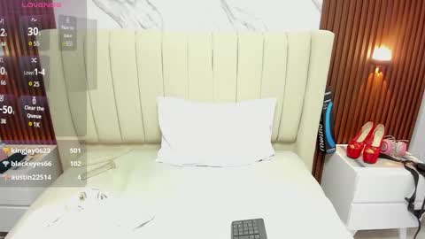 Snapshot of karolandluna chatting on 02.11.25 Karol and Luna online show from 02.11.25