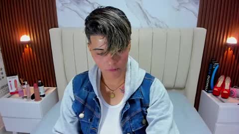 Snapshot of karolandluna chatting on 02.12.25 Karol and Luna online show from 02.12.25