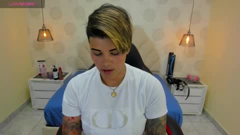 Snapshot of karolandluna chatting on 02.12.25 Karol and Luna online show from 02.12.25