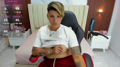 Snapshot of karolandluna chatting on 02.13.25 Karol and Luna online show from 02.13.25