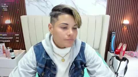 Snapshot of karolandluna chatting on 02.17.25 Karol and Luna online show from 02.17.25