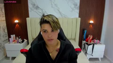 Snapshot of karolandluna chatting on 02.18.25 Karol and Luna online show from 02.18.25