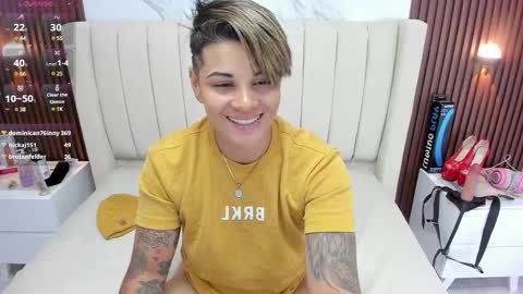Snapshot of karolandluna chatting on 02.18.25 Karol and Luna online show from 02.18.25