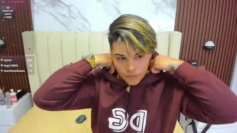 Snapshot of karolandluna chatting on 02.21.25 Karol and Luna online show from 02.21.25