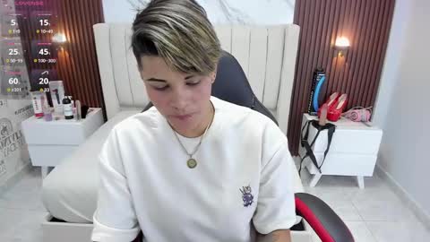 Snapshot of karolandluna chatting on 02.22.25 Karol and Luna online show from 02.22.25