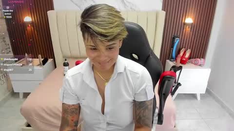 Snapshot of karolandluna chatting on 02.25.25 Karol and Luna online show from 02.25.25