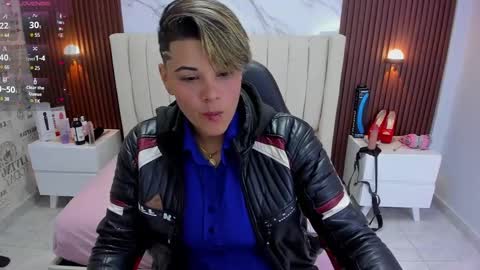 Snapshot of karolandluna chatting on 02.26.25 Karol and Luna online show from 02.26.25