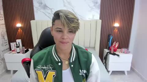 Snapshot of karolandluna chatting on 02.28.25 Karol and Luna online show from 02.28.25