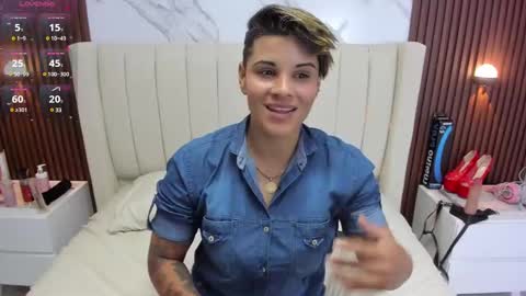 Snapshot of karolandluna chatting on 03.04.25 Karol and Luna online show from 03.04.25