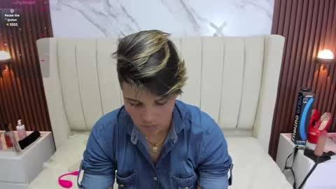 Snapshot of karolandluna chatting on 03.04.25 Karol and Luna online show from 03.04.25