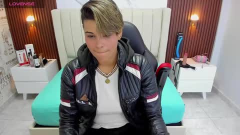 Snapshot of karolandluna chatting on 03.08.25 Karol and Luna online show from 03.08.25