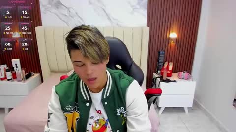 Snapshot of karolandluna chatting on 03.10.25 Karol and Luna online show from 03.10.25