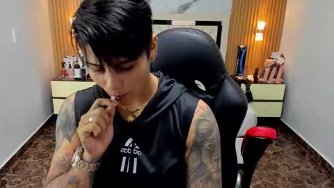 Snapshot of karolandluna chatting on 09.15.25 Karol and Luna online show from 09.15.25