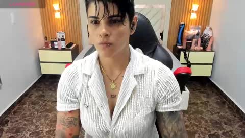 Snapshot of karolandluna chatting on 09.18.25 Karol and Luna online show from 09.18.25