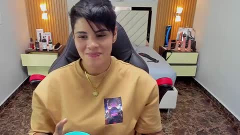 Snapshot of karolandluna chatting on 09.19.25 Karol and Luna online show from 09.19.25