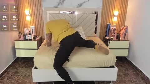 Snapshot of karolandluna chatting on 09.20.25 Karol and Luna online show from 09.20.25