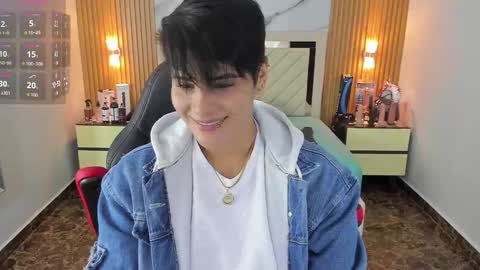 Snapshot of karolandluna chatting on 09.23.25 Karol and Luna online show from 09.23.25