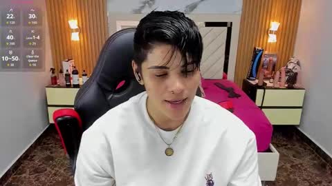 Snapshot of karolandluna chatting on 09.24.25 Karol and Luna online show from 09.24.25