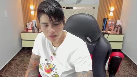 Snapshot of karolandluna chatting on 09.25.25 Karol and Luna online show from 09.25.25