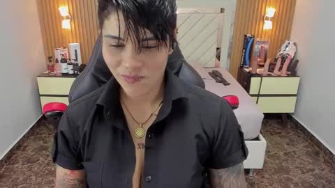 Snapshot of karolandluna chatting on 09.26.25 Karol and Luna online show from 09.26.25