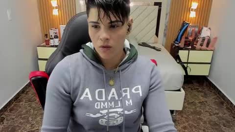 Snapshot of karolandluna chatting on 09.29.25 Karol and Luna online show from 09.29.25