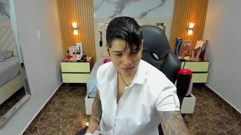 Snapshot of karolandluna chatting on 10.08.25 Karol and Luna online show from 10.08.25