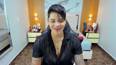 Snapshot of karolandluna chatting on 10.10.25 Karol and Luna online show from 10.10.25