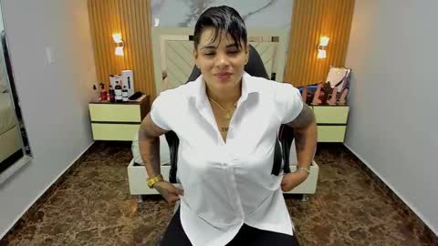 Snapshot of karolandluna chatting on 10.11.25 Karol and Luna online show from 10.11.25