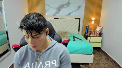 Snapshot of karolandluna chatting on 10.14.25 Karol and Luna online show from 10.14.25