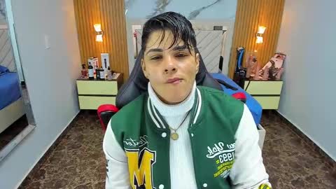 Snapshot of karolandluna chatting on 10.15.25 Karol and Luna online show from 10.15.25