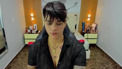 Snapshot of karolandluna chatting on 10.16.25 Karol and Luna online show from 10.16.25